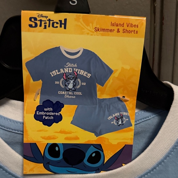 SET!! Disney Stitch Blue Island Vibes Tee and shorts set S/M Juniors - Picture 4 of 13